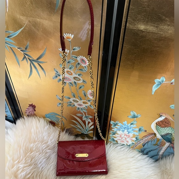 Authentic Louis Vuitton Vernis Bel Air Wallet on Chain bag - Picture 3 of 11